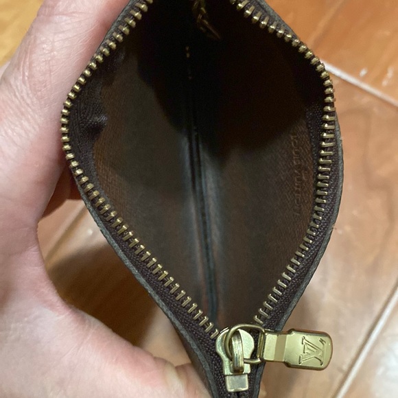 Louis Vuitton coin pouch - Picture 5 of 8